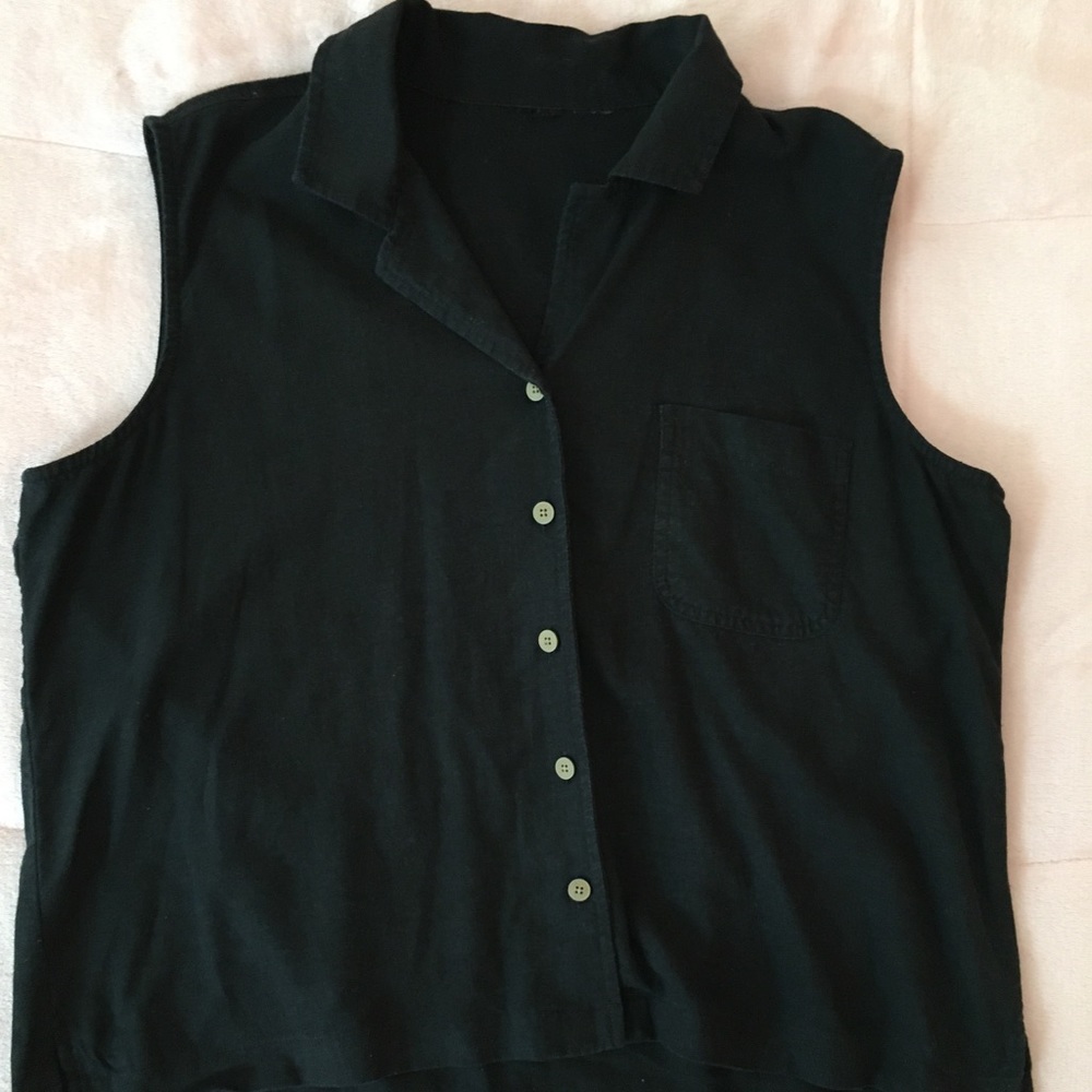 Black button down tank